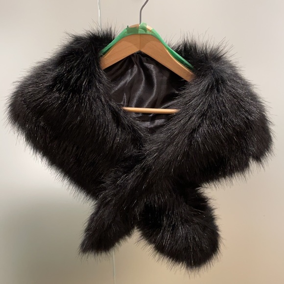 Black (artificial) fur stole - Picture 2 of 2